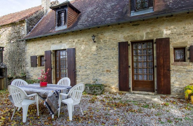 Charming Countryside Cottage: Fireplace, Terrace, Near Sarlat & Lascaux 4