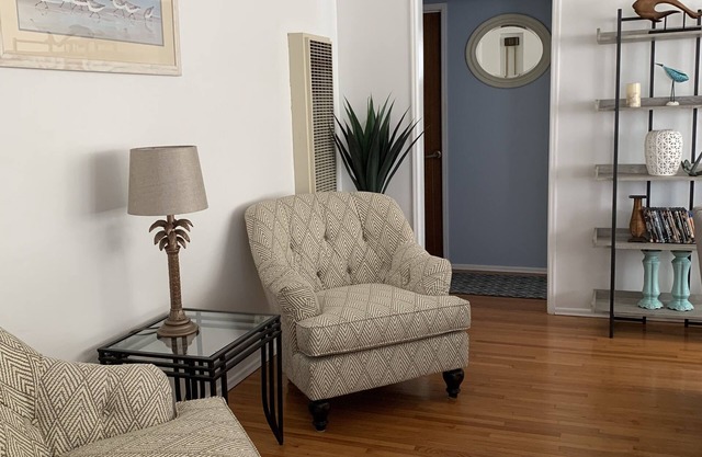 Charming, cozy & beachy 3-bedroom house in fabulous National City