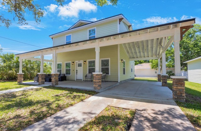 Charming, Cozy, Family Friendly - Close to Downtown/Sponge Docks/Beaches/Trails