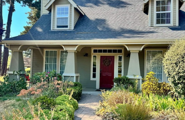 Charming craftsman home on 1.1 acres close to town and beautiful beaches