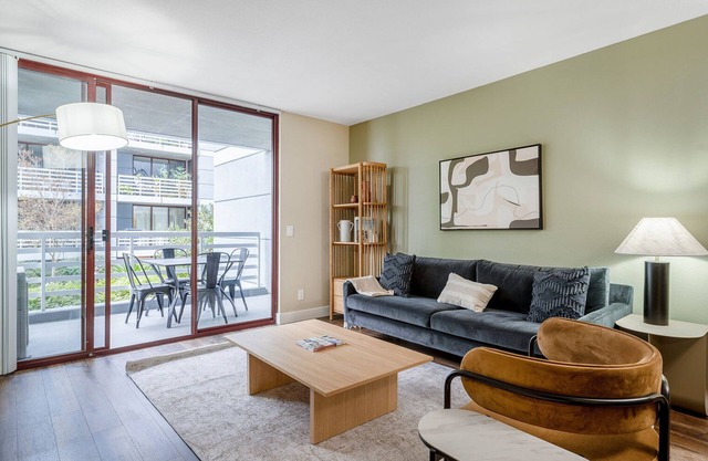 Charming Cupertino 2BR w/Gym, Pool & W/D, nr tech HQs, by Blueground