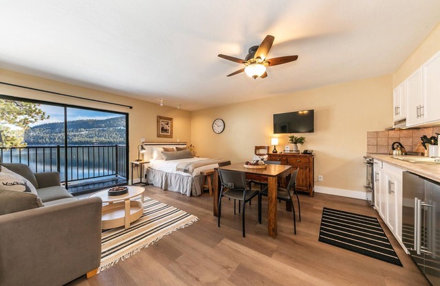 Charming Deluxe Studio w/Lake View #246 at Donner Lake Village