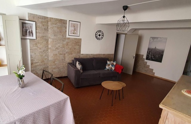 Charming downtown apartment