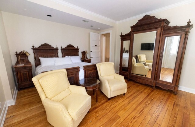 Charming downtown Edenton location with homemade breakfast daily