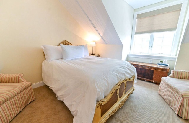 Charming downtown Edenton location with homemade breakfast daily