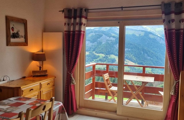 Charming Duplex for 6, 2 Bedrooms, Mezzanine, Near Ski Lifts and Shops, Crest-Voland