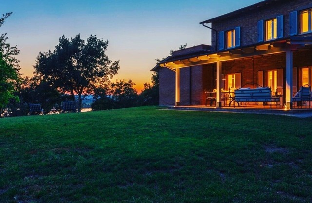 Charming Entire Country House Lake View