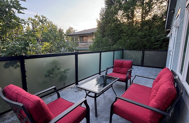 Charming East Van Home: Near DT & Commercial St.
