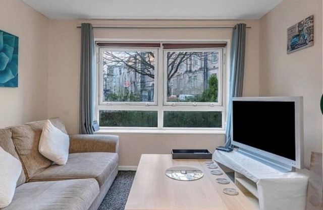Charming Edinburgh KEYWORKS CONTRACTERS BUSINESS TRAVELLERS ECT ECT