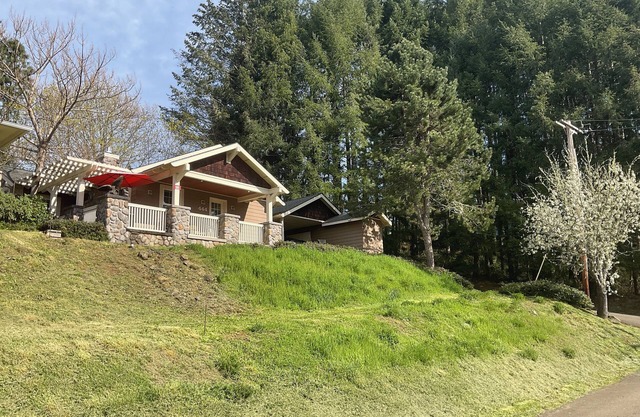 Charming Elkton Cottage - Nearby Attractions Await-Must stay 28 days