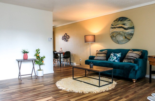 🔹Charming Entire House + Parking🔹