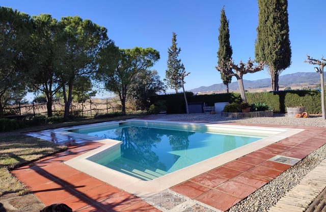 Charming farmhouse, surrounded by vineyards and with a private pool in the middle of nature
