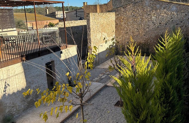Charming Costa Brava house with pool, 10km from l'Escala, sleeps 9