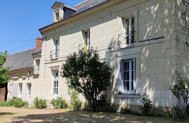 Charming family home between Saumur and Chinon 10-12 people - swimming pool