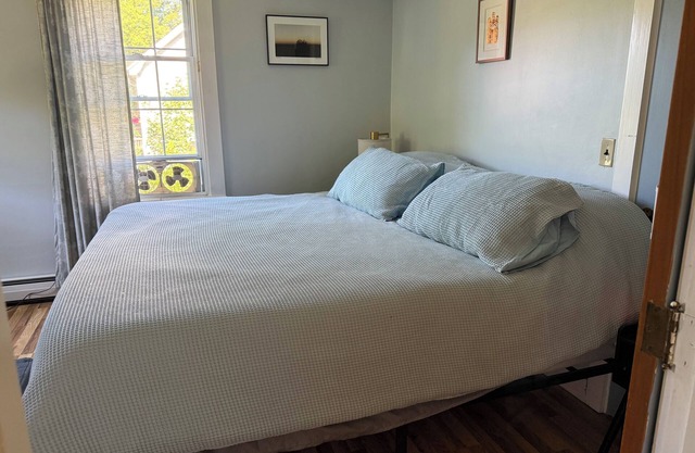 Charming, family-friendly 3-bedroom house in the smallest Capitol City.