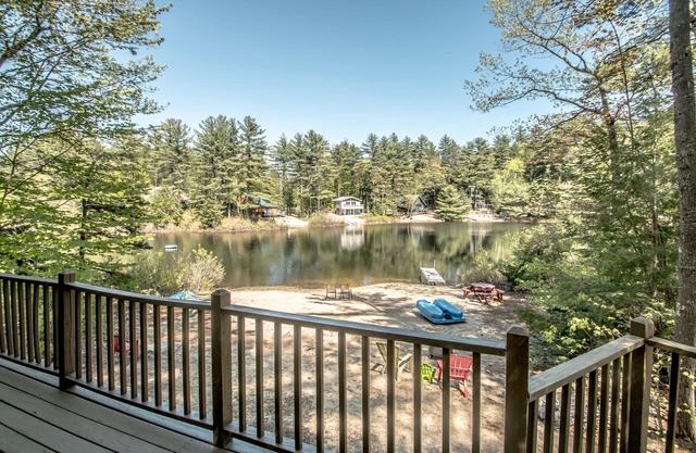 CHARMING FAMILY WATERFRONT COTTAGE