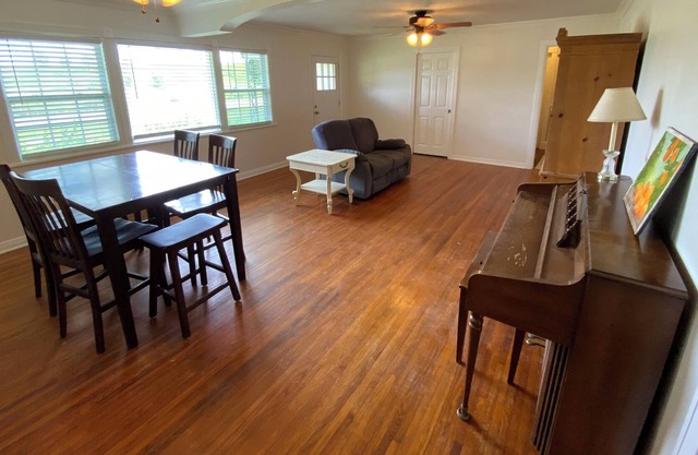 Charming farm house just 15 min away from Disney and Universal parks.