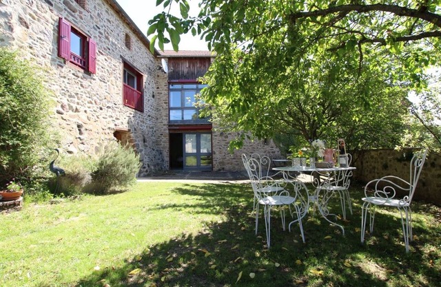 Charming Farmhouse Retreat in Auvergne with Terrace, Garden & Modern Amenities