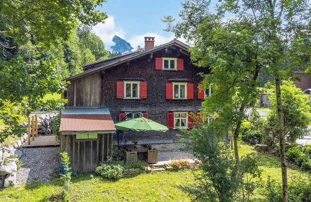 Charming farmhouse in idyllic location