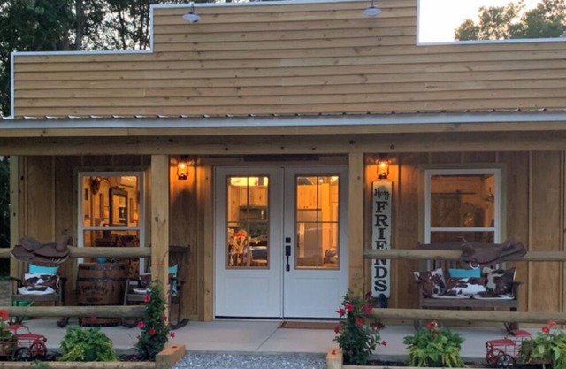 Charming farmhouse in delightful Brantley with AC