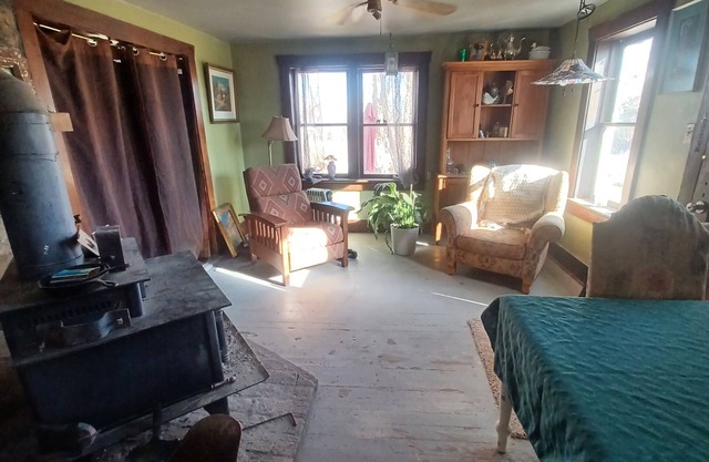 Charming farmhouse with 1 bedroom and WiFi, AC in welcoming Emery