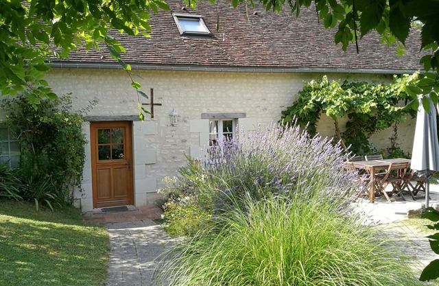 Charming Farmhouse with Private Pool Near Vineyards and Nature