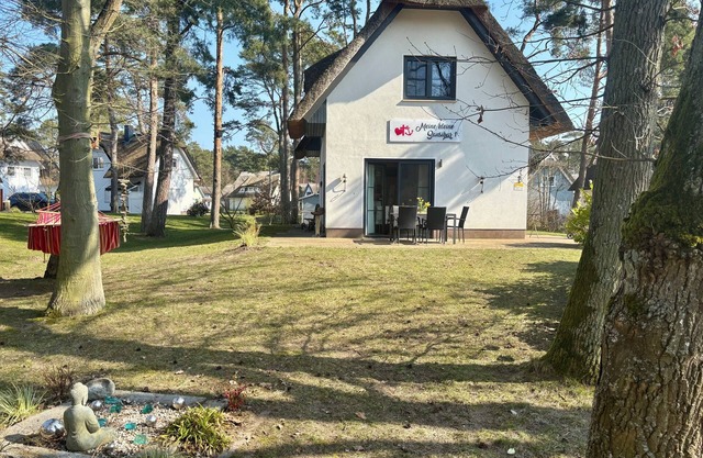 Charming fisherman's cottage on the Szczecin Lagoon on a large plot.