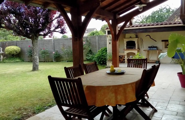 Charming Village House with Fireplace, Wi-Fi & Bikes Close to Périgueux