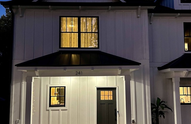 CHARMING GAINESVILLE TOWNHOME 1