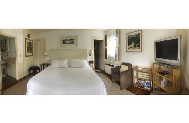 Charming Garden Unit 1 Rooms - King Bed - Private Bath