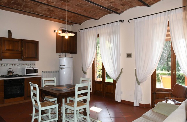 Charming ground floor apartment near San Gimignano and Volterra