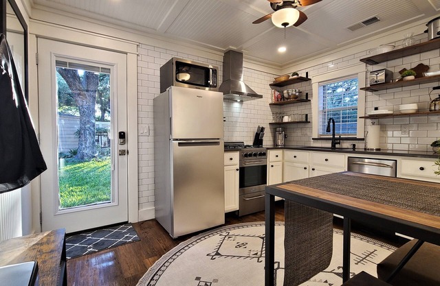 Charming Guesthouse in Historic Neighborhood
