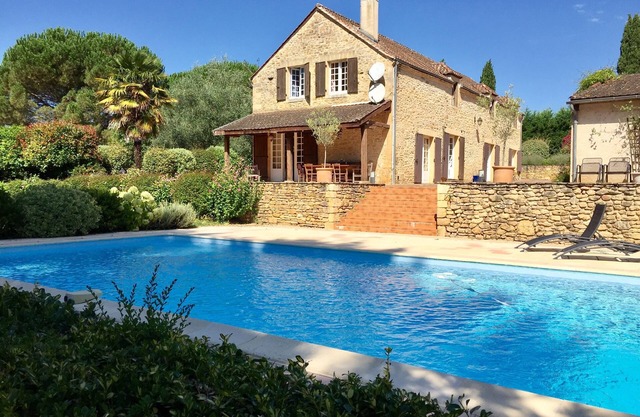 Charming house with swimming pool and jacuzzi near Sarlat