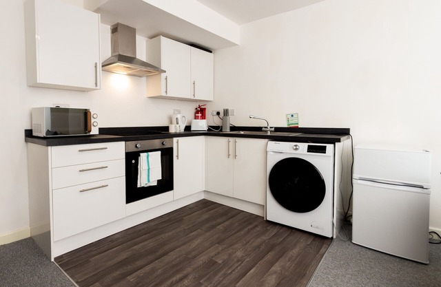 Charming Heywood 1BR Apt: Perfect for Long Stays