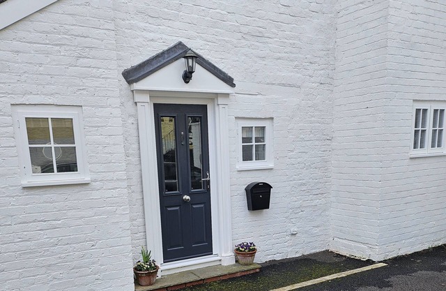 Charming hideaway in Shrewsbury town centre with free secure parking.