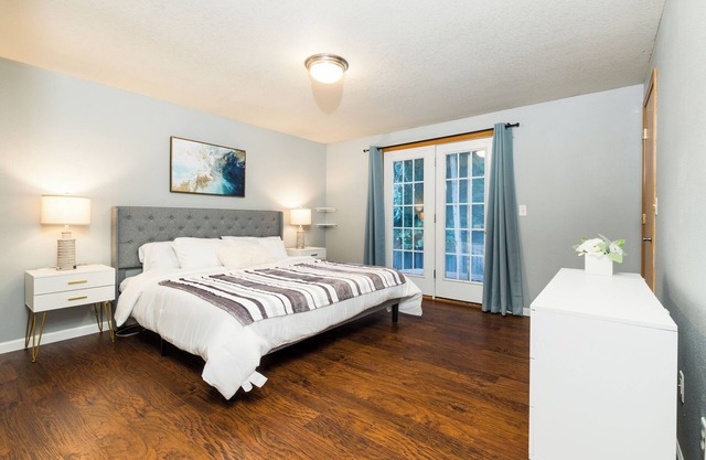Charming Hillsboro Retreat on Windstone St Awaits Your Arrival - Book Now #41769