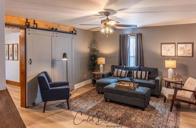 Charming Hillsdale Home - Walking to Campus & Downtown