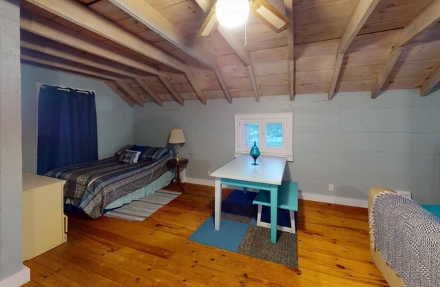Charming, historic bed & breakfast in quaint Wausau with WiFi, AC & free parking