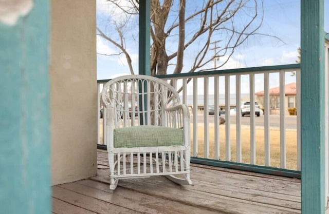 Charming Historic Home-30 mins to Greer-Sleeps 9- Mountain Thyme Cottage, yardnn