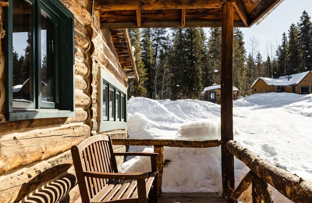 Charming Historic Mountain Cabin at Dreamy Art & Nature Retreat Center