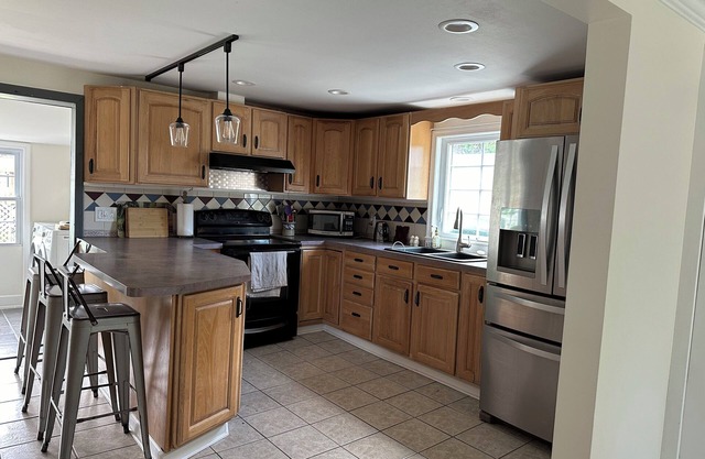 Charming, historic 4-bedroom farmhouse with WiFi, AC in delightful Mechanicsburg