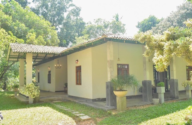 Charming & historical 3-Bed Bungalow in Hikkaduwa