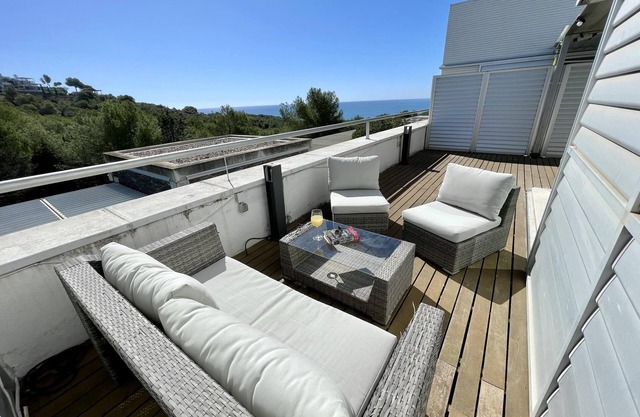Charming house with the best swimming pool in the region. vilanovaapartments