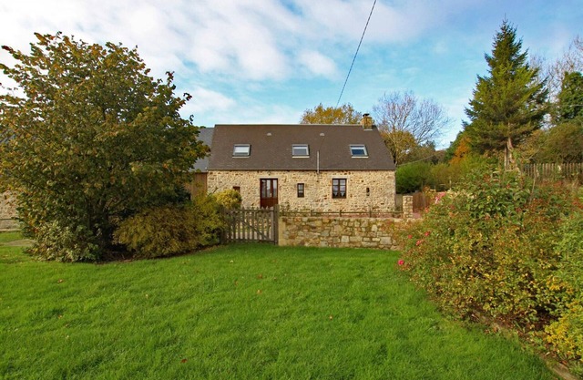 Charming House with Private Terrace, 2 Bedrooms, Close to Beaches, Peaceful Green Setting