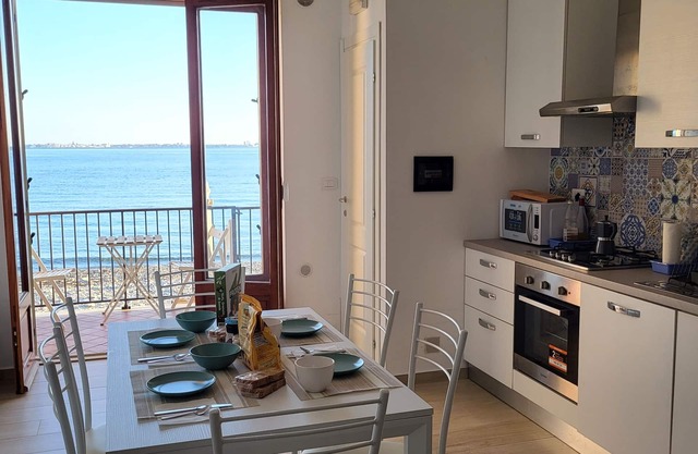 charming holiday home on the beach - Sicily view