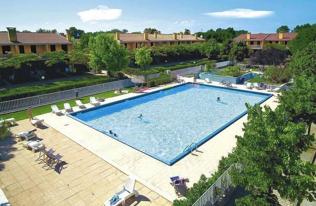 Charming Holiday Homes with Shared Pool