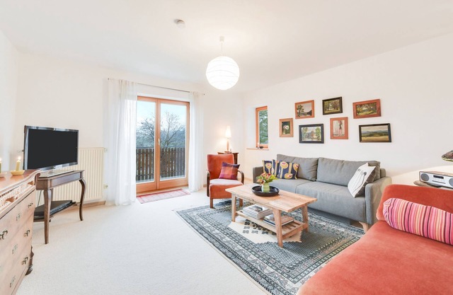 Charming Holiday Apartment “Ferienwohnung Keul” with Mountain View