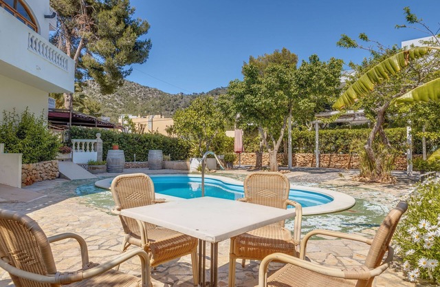 Charming Holiday Apartment "La Cabanya 3D" with Shared Pool, Terrace & Wi-Fi