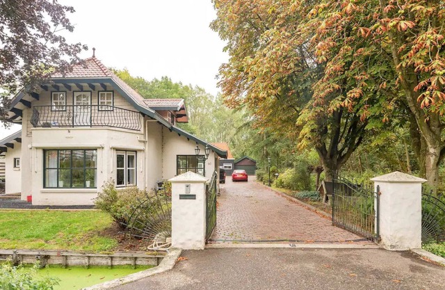 Charming holiday home in Poortugaal with garden