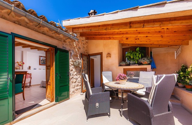 Charming holiday home in the centre – Casa Can Murons
